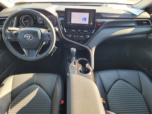 Used 2024 Toyota Camry SE image 9