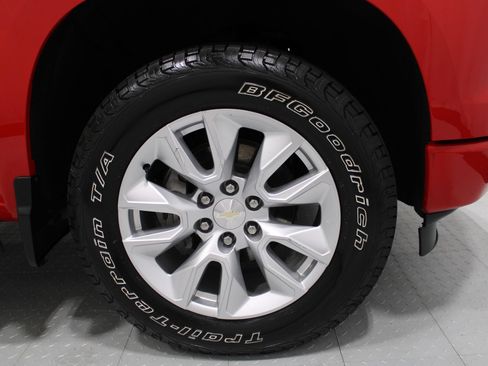Used 2022 Chevrolet Silverado 1500 Custom AWD/4WD image 5