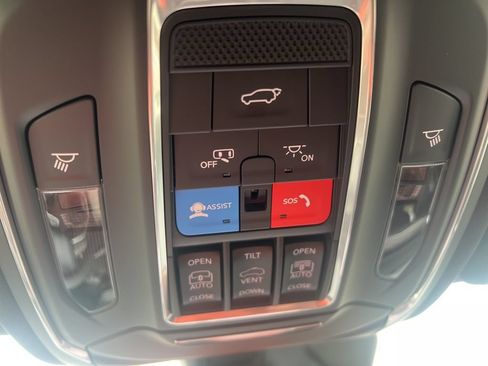 New 2026 Jeep Grand Cherokee Limited AWD/4WD image 32