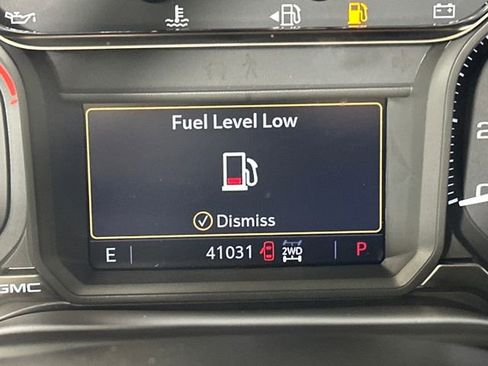 Used 2021 GMC Sierra 2500 SLT w/ SLT Preferred Package image 18