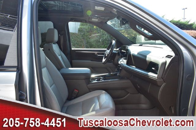 Used 2025 Chevrolet Suburban Z71 w/ Comfort Package AWD/4WD image 32