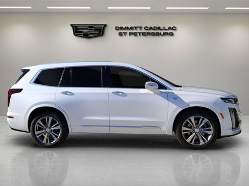 Used 2023 Cadillac XT6 Premium Luxury image 6