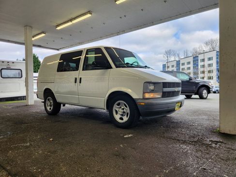 Used 2005 Chevrolet Astro AWD w/ Convenience Package image 5