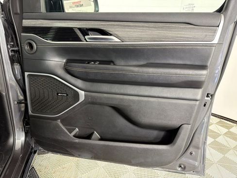 Used 2024 Jeep Wagoneer L Series II image 15