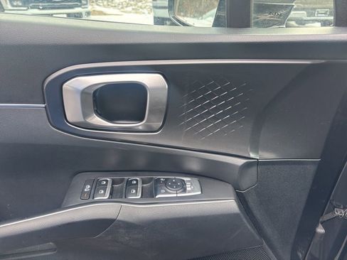 Used 2024 Kia Sorento S image 17