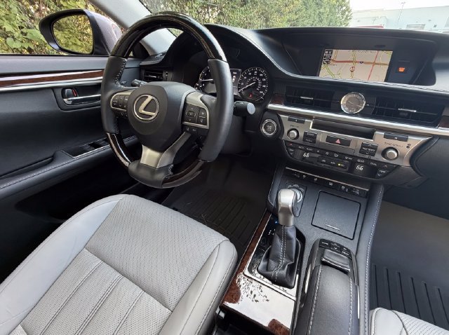 Used 2017 Lexus ES 350 w/ Luxury Package FWD image 30