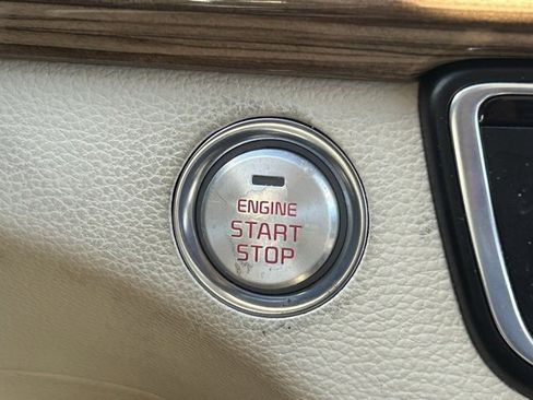 Used 2017 Kia Cadenza Technology image 27