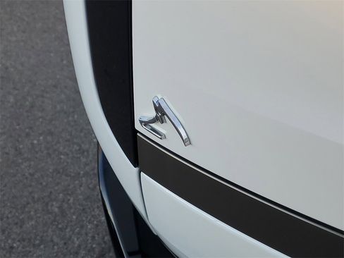 New 2025 Land Rover Range Rover SE image 6