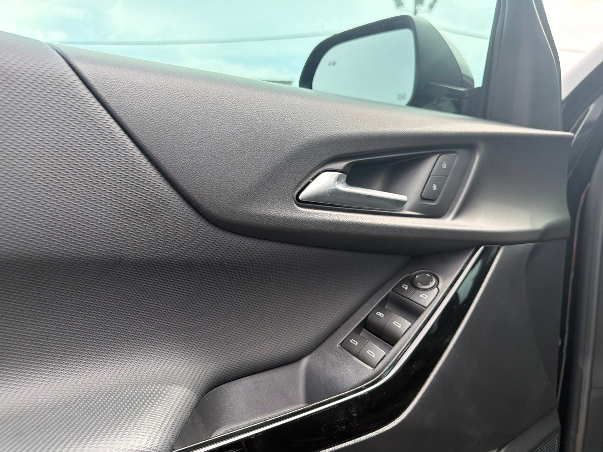Used 2026 Chevrolet Equinox LT w/ Safety and Technology Package FWD image 16