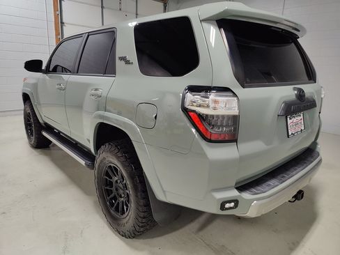 Used 2022 Toyota 4Runner TRD Off-Road Premium AWD/4WD image 29