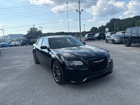 Used 2018 Chrysler 300 Touring w/ Sport Appearance Package RWD image 11