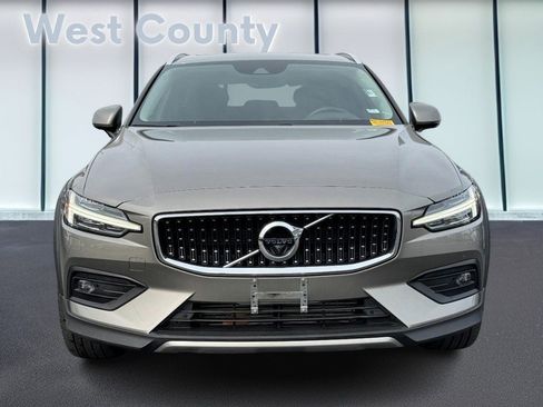 Used 2020 Volvo V60 T5 Cross Country w/ Cross Country Pro Package image 10