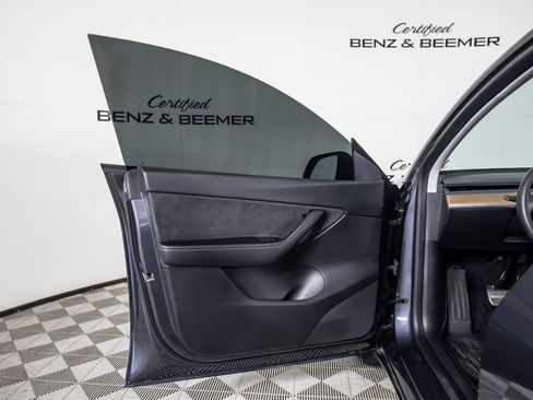 Used 2021 Tesla Model Y Long Range AWD/4WD image 17