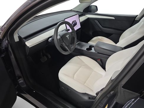 Certified 2023 Tesla Model Y Long Range AWD/4WD image 9