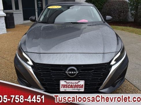 Used 2024 Nissan Altima 2.5 SV image 4