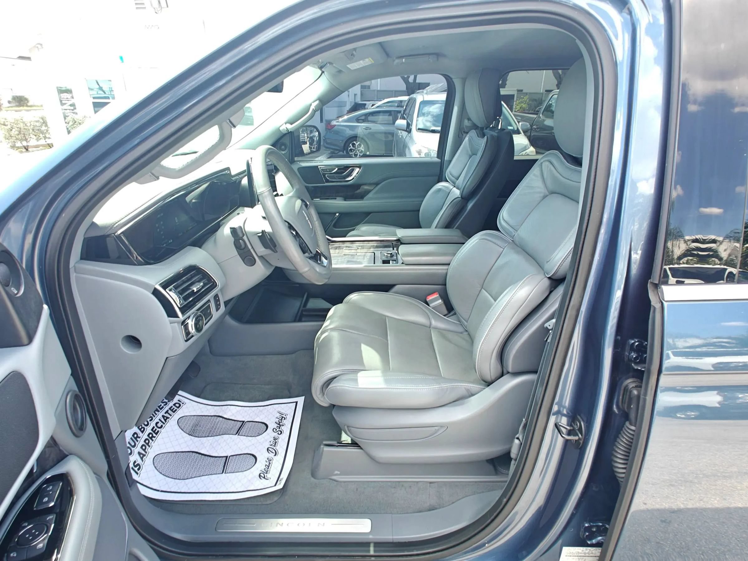 Used 2019 Lincoln Navigator Select RWD image 12