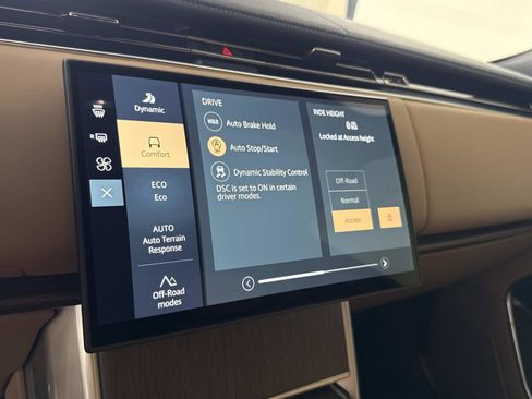 Used 2025 Land Rover Range Rover SE AWD/4WD image 25