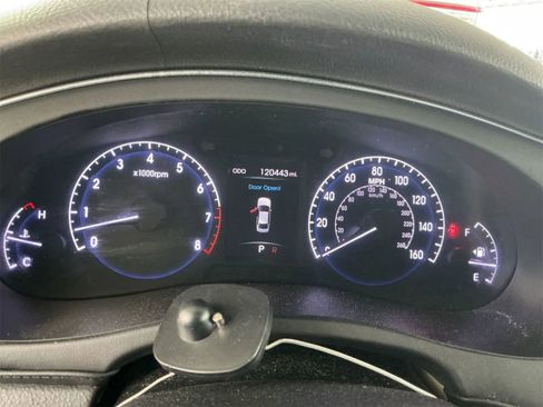 Used 2012 Hyundai Genesis 5.0 RWD image 4