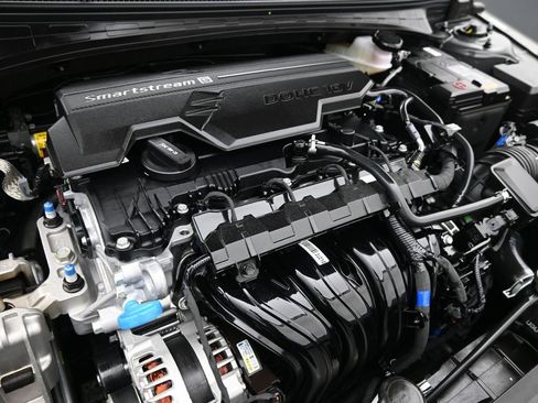 Certified 2025 Hyundai Elantra Sport image 31