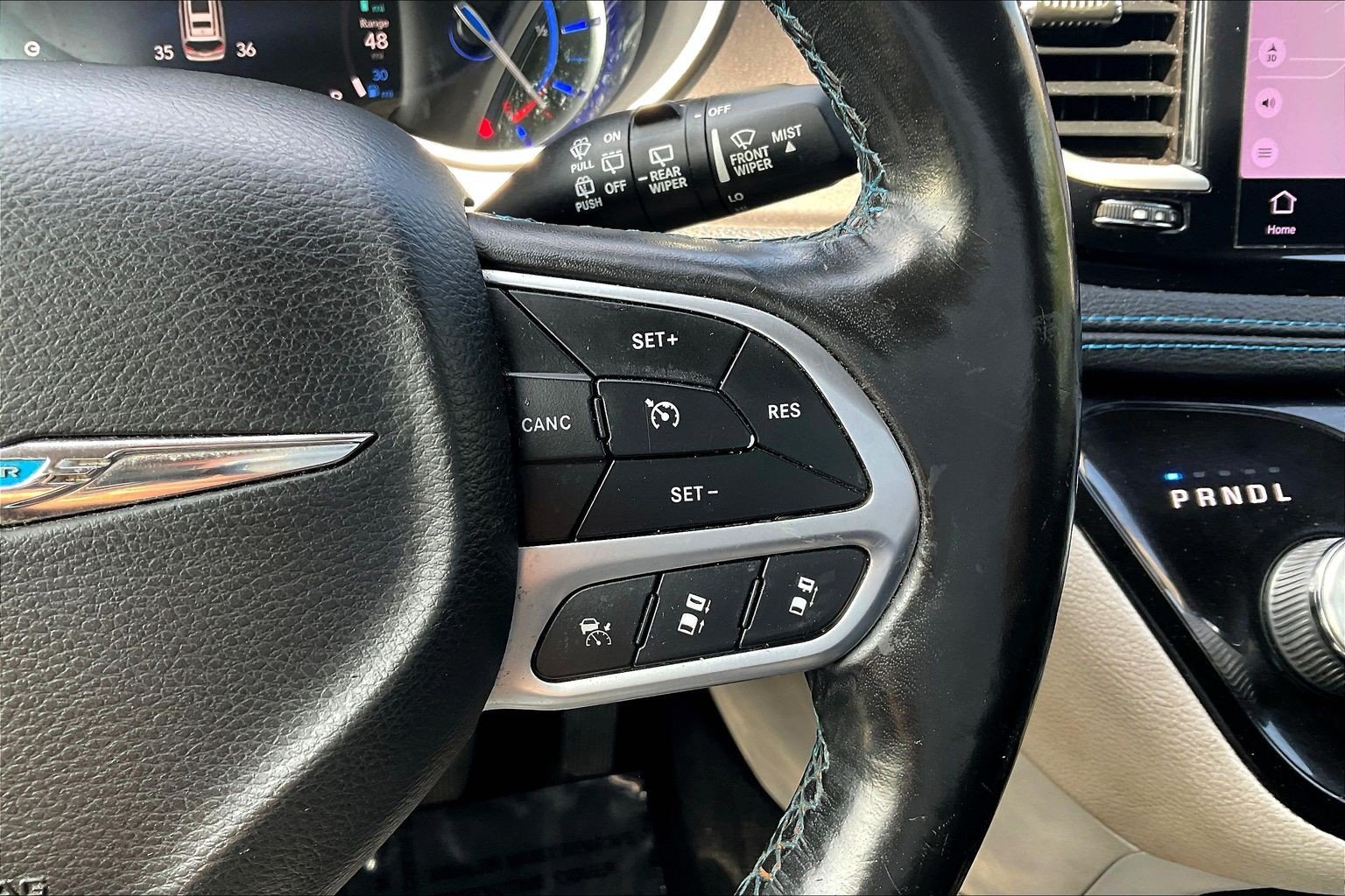 Used 2021 Chrysler Pacifica Touring-L FWD image 12