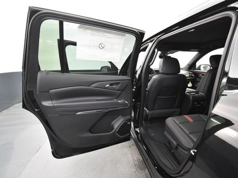 New 2026 Chevrolet Traverse RS w/ LPO, Floor Liner Package image 9