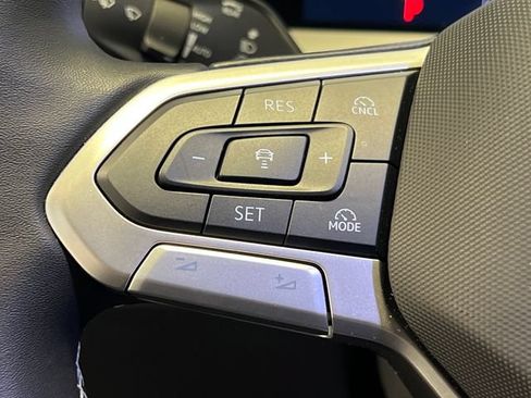 Certified 2025 Volkswagen Tiguan SE w/ Panoramic Sunroof Package FWD image 21