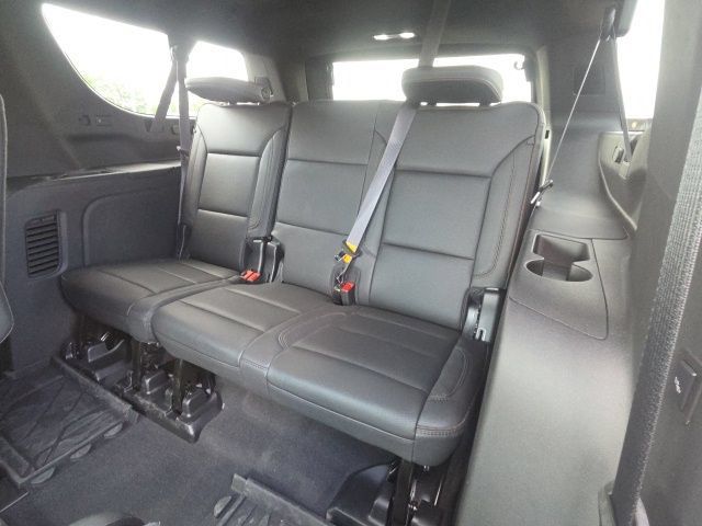 Used 2024 Chevrolet Suburban High Country AWD/4WD image 17