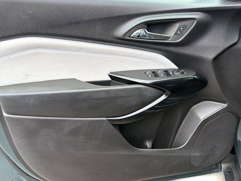 Used 2025 Chevrolet Trax LT w/ LT Convenience Package FWD image 14