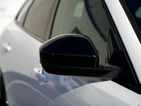 Used 2022 Jaguar F-PACE SVR image 9