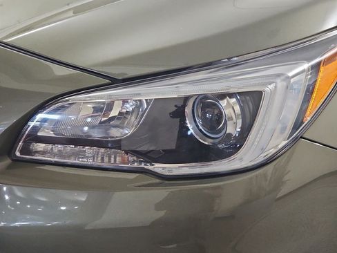 Used 2017 Subaru Outback 2.5i Limited AWD/4WD image 33