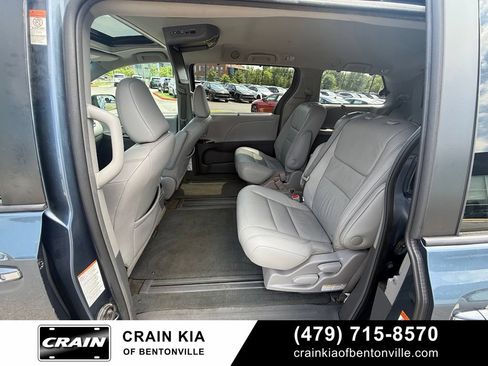 Used 2017 Toyota Sienna XLE w/ XLE Navigation Package FWD image 25
