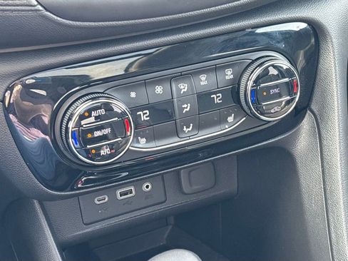 Used 2021 Buick Encore GX Essence w/ Experience Buick Package image 28