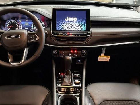 Used 2025 Jeep Compass Latitude w/ Altitude Special Edition image 11