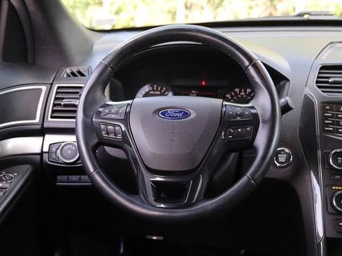 Certified 2017 Ford Explorer XLT FWD image 25
