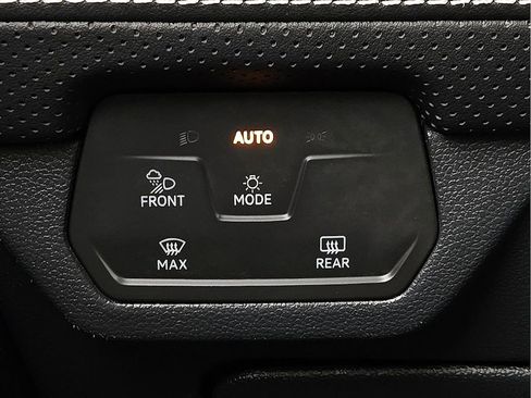 Used 2024 Volkswagen Atlas Cross Sport SE image 18