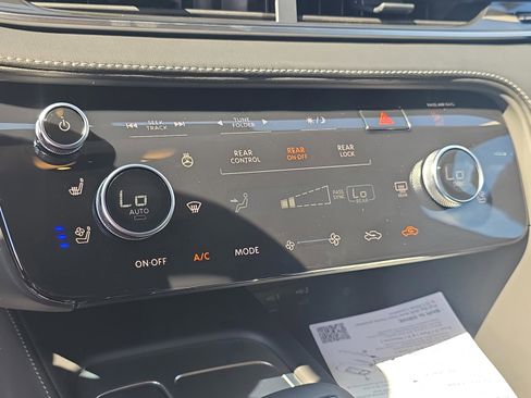 Certified 2026 INFINITI QX60 Luxe w/ Family Package image 19