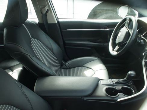 Used 2023 Toyota Camry SE w/ Convenience Package image 4