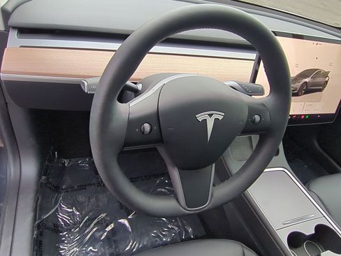 Used 2023 Tesla Model 3 Standard Range image 10