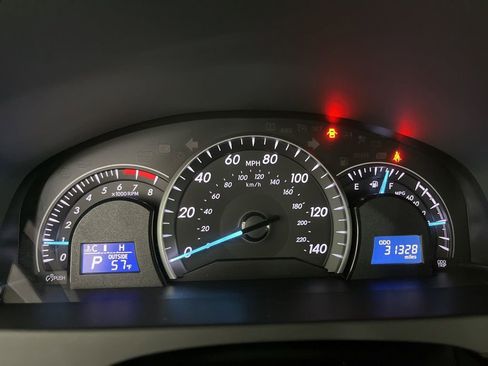 Used 2014 Toyota Camry LE image 10