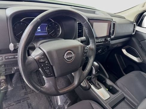 Used 2022 Nissan Frontier SV w/ Technology Package image 9