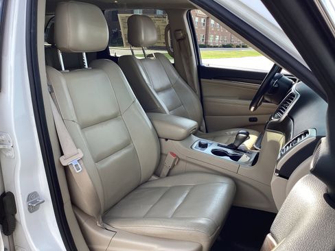 Used 2017 Jeep Grand Cherokee Limited image 30