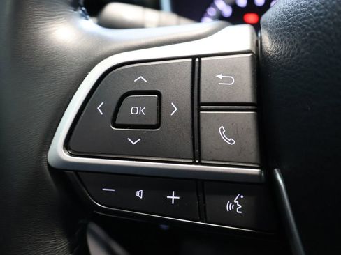 Used 2024 Toyota Highlander XLE AWD/4WD image 15