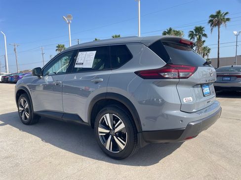 Certified 2025 Nissan Rogue SL AWD/4WD image 3