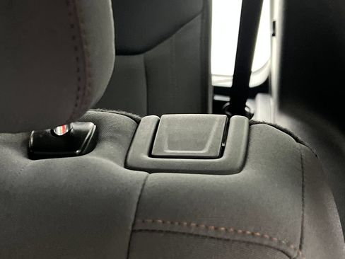 Used 2025 Ford Explorer Active AWD/4WD image 19
