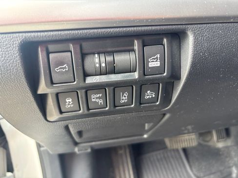 Used 2019 Subaru Outback 2.5i Limited AWD/4WD image 16