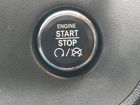 Used 2014 Dodge Challenger R/T image 22