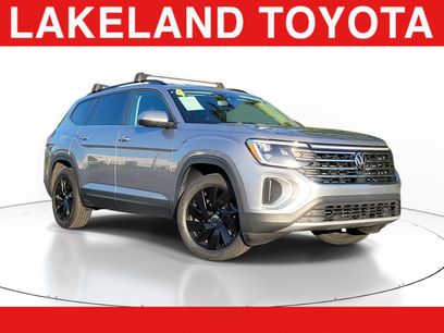 Used 2024 Volkswagen Atlas SE w/ Black Wheel Package