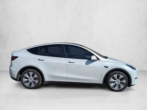 Used 2024 Tesla Model Y Long Range AWD/4WD image 4