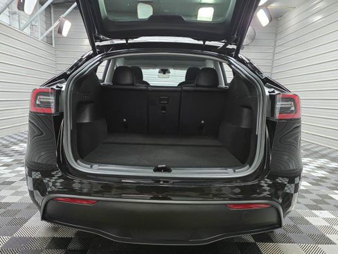 Used 2022 Tesla Model Y Long Range AWD/4WD image 35