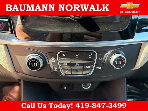 Used 2022 Chevrolet Traverse LS FWD image 34